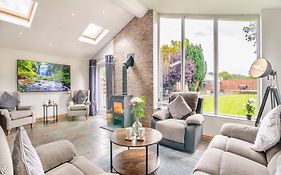 Crynant Countryside Retreat Holiday Home  United Kingdom